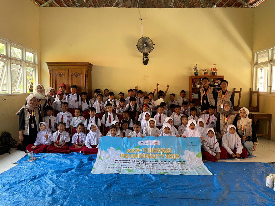 Mahasiswa KKN IPB Kenalkan Literasi Keuangan Sejak Dini kepada Siswa SD di Desa Teguhan
