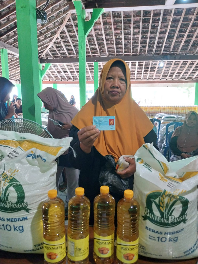 PENYALURAN PENERIMA BANTUAN PANGAN