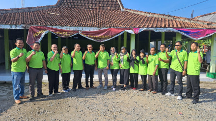 PERANGKAT DAN PEGAWAI DESA TEGUHAN